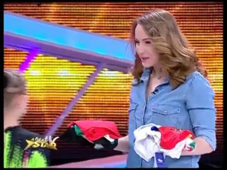 Miruna a primit în dar un echipament complet de la marea gimnastă Sandra Izbaşa!