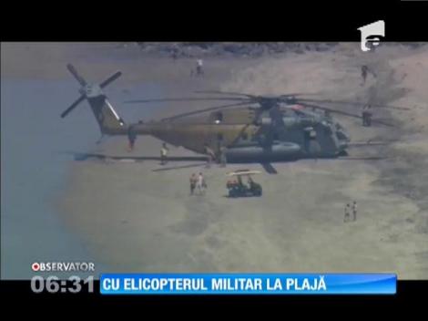 Elicopter militar, aterizare de urgență pe plajă