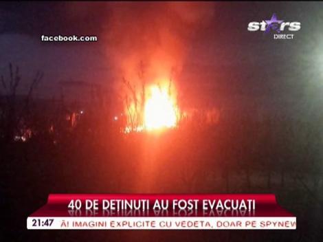 Momente de panică la Penitenciarul Poarta Albă! A izbucnit un incendiu puternic şi zeci de deținuți au fost evacuați