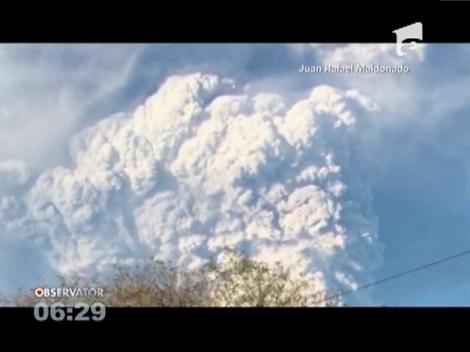 Erupţia unui vulcan din Chile a oferit un spectacol infiorător