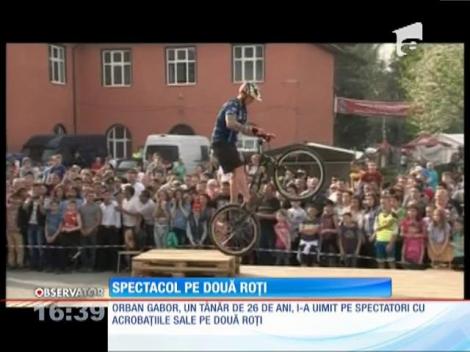 Spectacol pe două roți