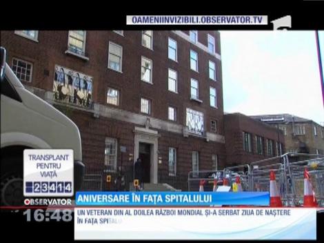 Aniversare în fața spitalului