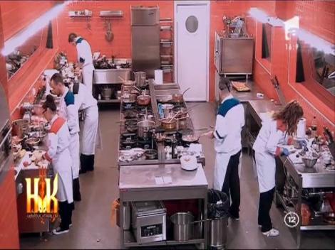 Problemele nu i-au ocolit nici în FINALĂ! Cei doi finaliști trebuie să schimbe meniul în timpul service-ului!