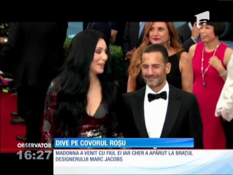 Dive pe covorul roşu