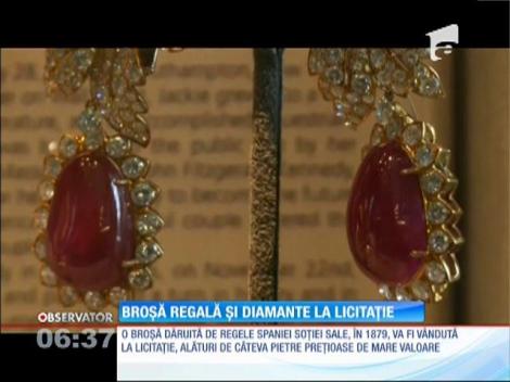 Broșă regală scoasă la licitație