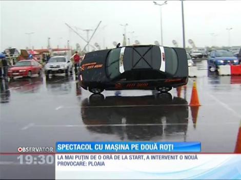 Spectacol cu mașina pe două roți