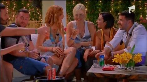 Primul SĂRUT de pe insula BĂIEȚILOR! Petrecere HOT la piscină și ispite AMEȚITOARE! Băieții înghit în sec! „Ești bărbat sau băiat?”