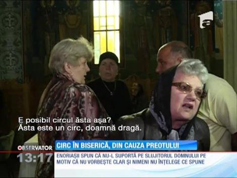 Enoriaşii unei biserici dintr-un cartier constanțean s-au luat la ceartă din cauza noului preot