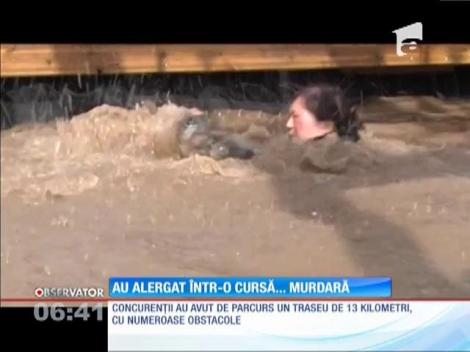 25 de mii de oameni au participat la o cursă prin noroi