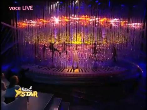 Un copil cum rar vezi! Mădălina atinge cele mai inalte note... prin r&acirc;s!