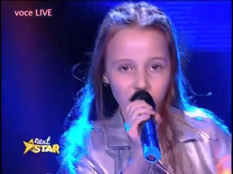 Katy Perry, în varianta mini! Giulia ne-a cucerit cu energia sa, într-un moment de senzație