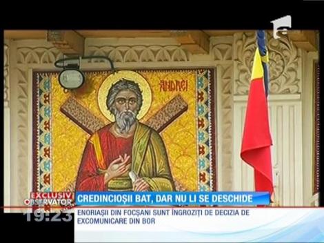 Enoriaşii din Focşani sunt îngroziţi de decizia de excomunicare din BOR