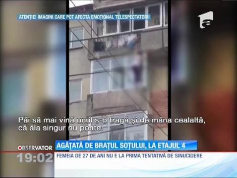 Imagini tulburătoare au fost surprinse în Târgovişte! O tânără a stat agăţată minute bune de un balcon