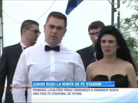 Un primar a amânat meciul ca să facă nuntă pe stadion! Primarul din Târgu Cărbuneşti şi-a măritat fiica