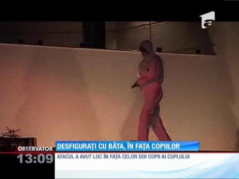 Desfiguraţi cu bâta, în faţa copiilor