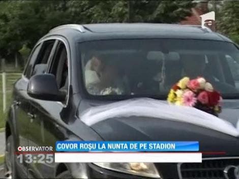 Covor roşu la nunta de pe stadion