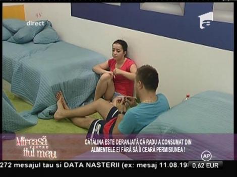 Cătălina nu acceptă să împartă alimentele cu alți concurenți!