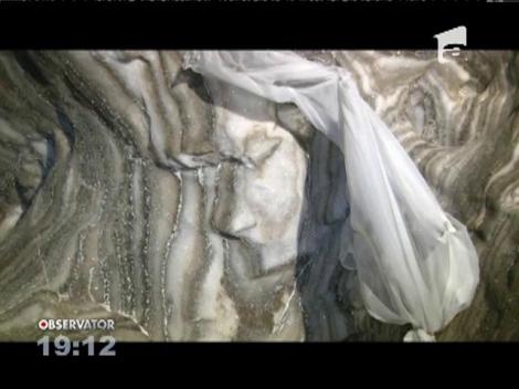 Chipul unei femei apărut într-o mină de sare, asemănat de credincioși cu Sfânta Mucenică Varvara
