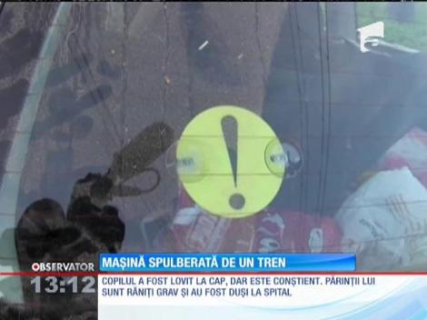 Maşină spulberată de un tren