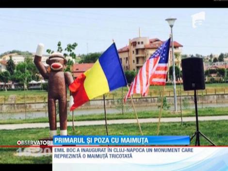 Emil Boc și poza cu maimuța