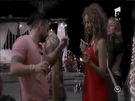 Băieţii au decis! Ea e ispita care părăseşte competiţia! "Într-un fel, mă aşteptam la asta"