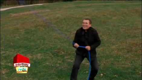 Asta e ultima modă! Surorile Cheeky Girls s-au dat cu tiroliana în rochie scurtă, tocuri şi cu geanta în mână