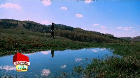 De la microfon, la.... turma de oi! Vedetele s-au transformat în ciobani