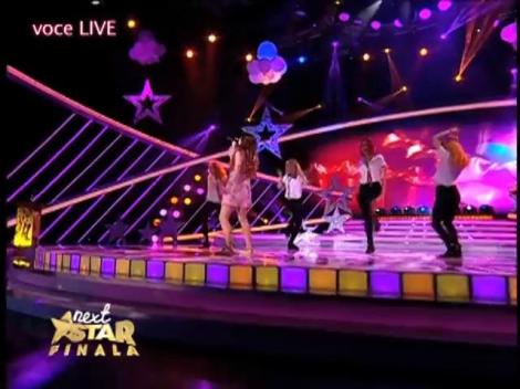 S-a născut să fie star! Miruna Gavriş, show de senzaţie pe scena "Next Star"