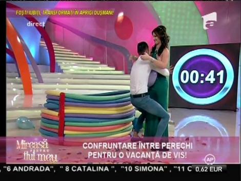 Perechile s-au întrecut în spart baloane pentru o vacanță de vis!