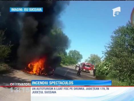O maşină a luat foc pe drumul judeţean 178, în judeţul Suceava