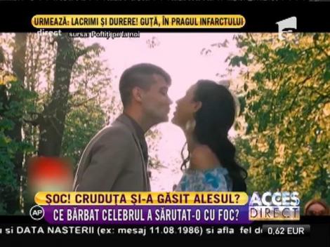 Sărut PASIONAL! Ar putea să fie începutul unei noi relații pentru Cruduța? Uite cine este NOROCOSUL!