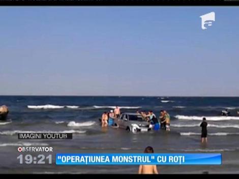 Mașină salvată de turiști din valurile Mării Negre
