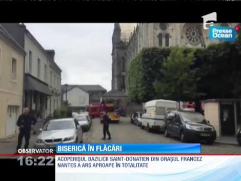 Un incendiu violent ameninţă bazilica Saint-Donatien din Franţa