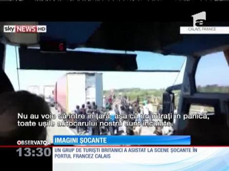 Zeci de imigranţi surprinși în timp ce încearcau să treacă granița într-un TIR aflat în mers