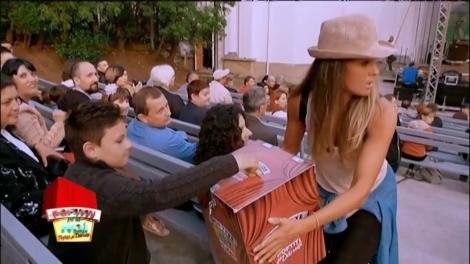 Lume, lume, show cum n-ați mai văzut! Nea Mărin și vedetele au cântat și au dansat, spre bucuria spectatorilor... DARNICI