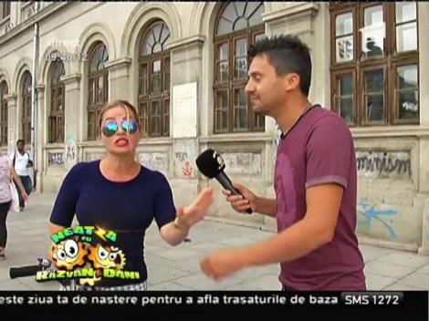 Întrebarea lui Duță - Cine cântă în casă, găina sau cocoșul?