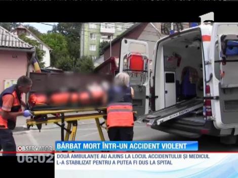 Un bărbat a fost spulberat de o maşină, pe un bulevard din Dej