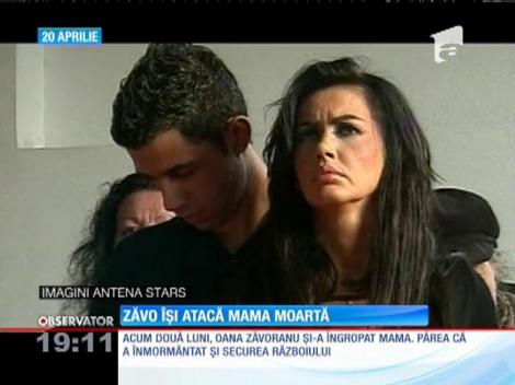 Oana Zăvoranu își atacă mama moartă!
