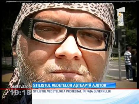 Marian Dârţă, stilistul vedetelor, protest în fața Guvernului: ”Vreau să trăiesc!”