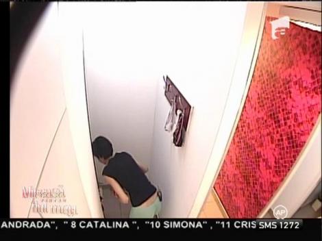 Năzdrăvanul Gilbert, cel mai răsfăţat locuitor din casa fetelor!