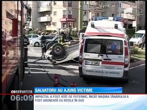 Braşov: Un tânăr de 19 ani a spulberat o ambulanţă care gonea către un pacient aflat în pericol de moarte