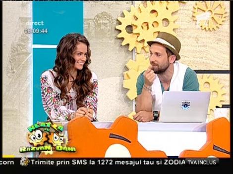 Smiley News: O pisică a avut parte de o călătorie gratuită pe aripa unui avion