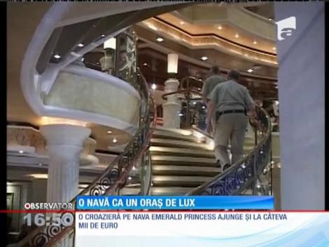 Emerald Princess, una dintre cele mai luxoase nave de pasageri din Marea Mediterană a acostat în portul Constanţa