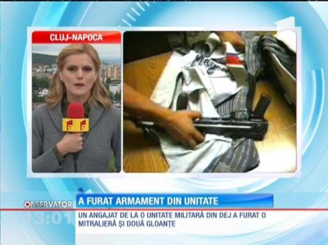 Un soldat din Dej a reuşit să fure un pistol mitralieră şi două gloanţe din unitatea în care lucra