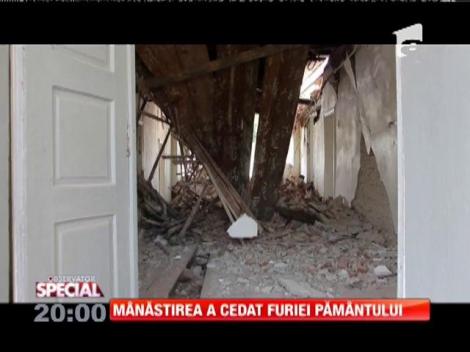 SPECIAL! Mănăstirea Răteşti din Buzău a fost ruptă în două de forţa naturii