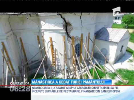 Mănăstirea de la Răteşti se află în continuare într-o stare deplorabilă