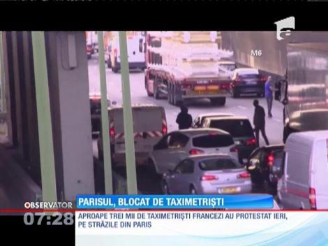 Prosteste violente ale taximetriştilor francezi împotriva celor de la Uber