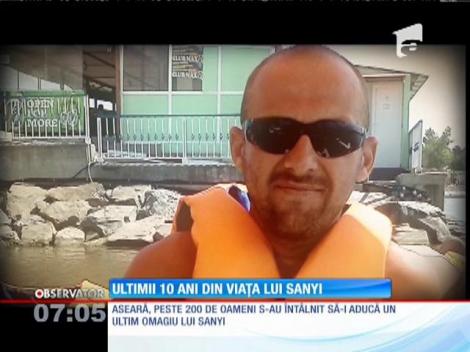 Peste 200 de oameni s-au adunat să-i aducă un omagiu lui Sanyi
