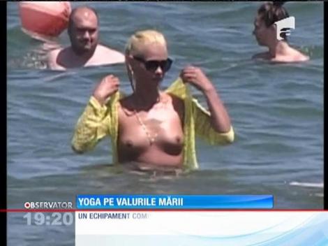 Yoga pe placa de surf