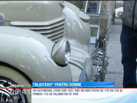 29 de maşini de epocă au participat la o paradă a eleganţei la Palatului Peleş